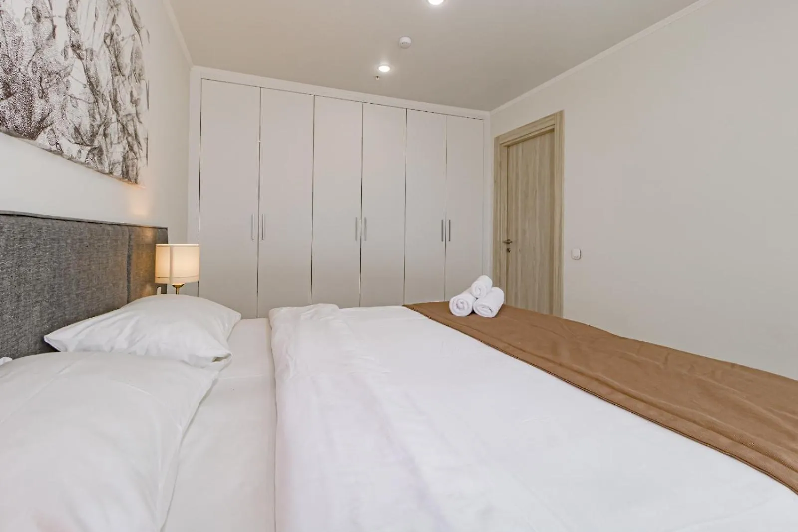 Yes Apartments 阿斯坦纳